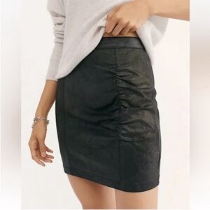 Free people mini skirt xs.
Like new, only wore few times